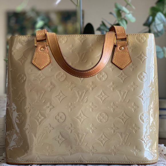 Louis Vuitton Handbags - Auth Louis Vuitton Monogram Vernis Houston M91004